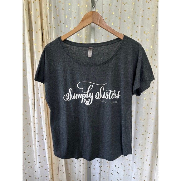 Simply Sisters Hilo Hawaii Signature Logo Crew Neck Hawaiian Tee T-Shirt M - Picture 2 of 5